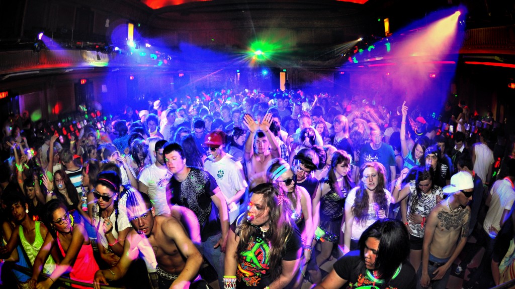 rave-crowd-hdr-1