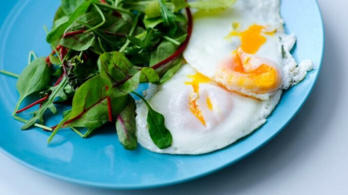 plate salad eggs