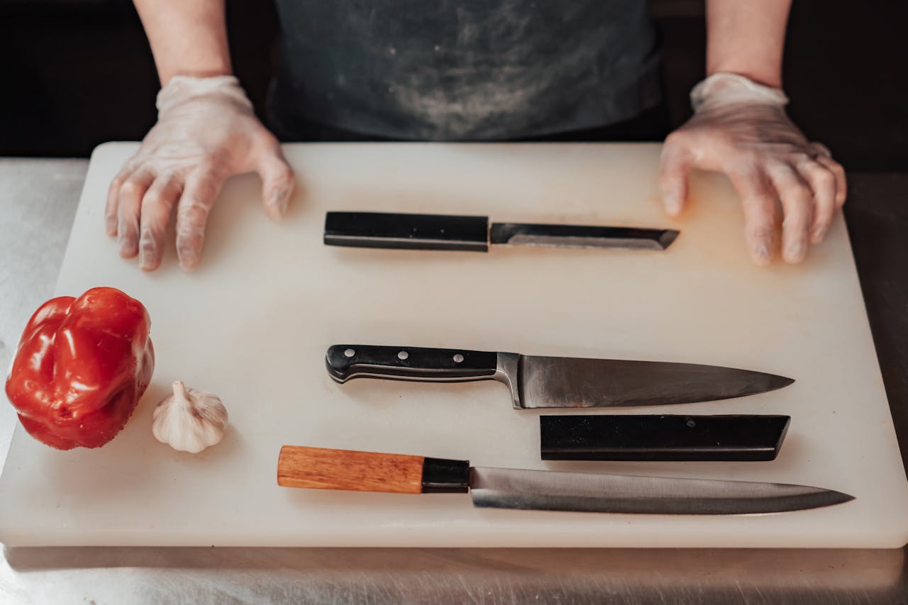 close-up-shot-of-kitchen-knives-on-white-chopping-board