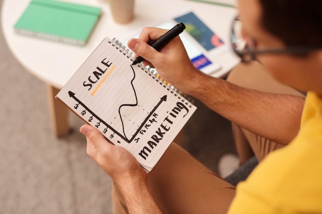 business man-drawing-a-graph-on-notebook