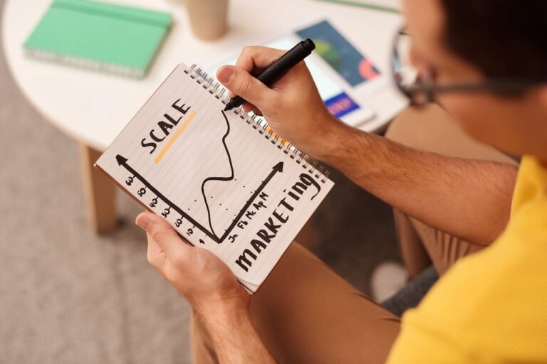 business man-drawing-a-graph-on-notebook
