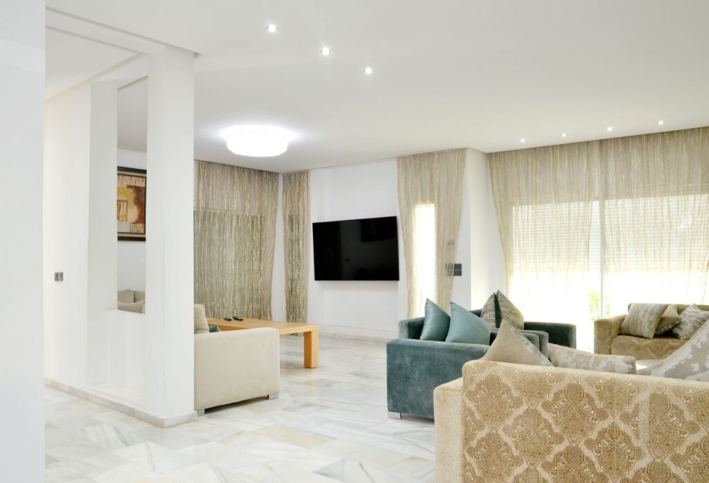 perfect home - living-room-with-luxurious-decor-