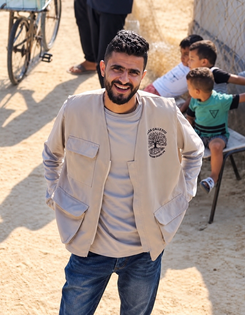Smiling Aid Worker in Gaza Calls You Vest